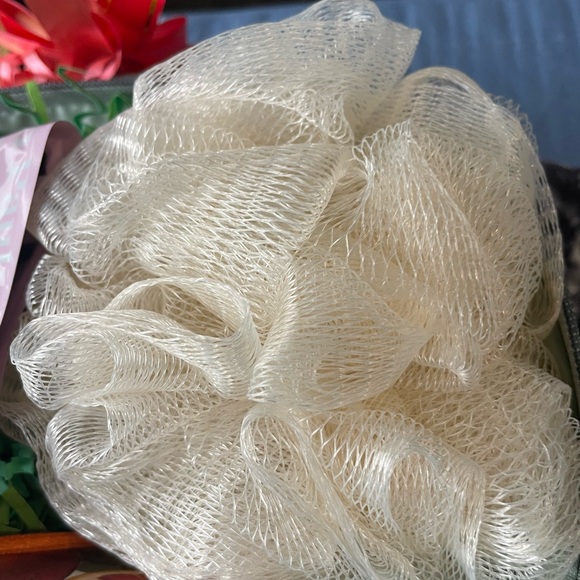 Closet Clear Out Sale! Body Bag Gift Set - all brand new items to pamper you - Picture 9 of 10